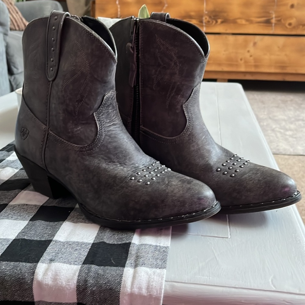 Ariat Women's Ankle Boots in Distressed Black
